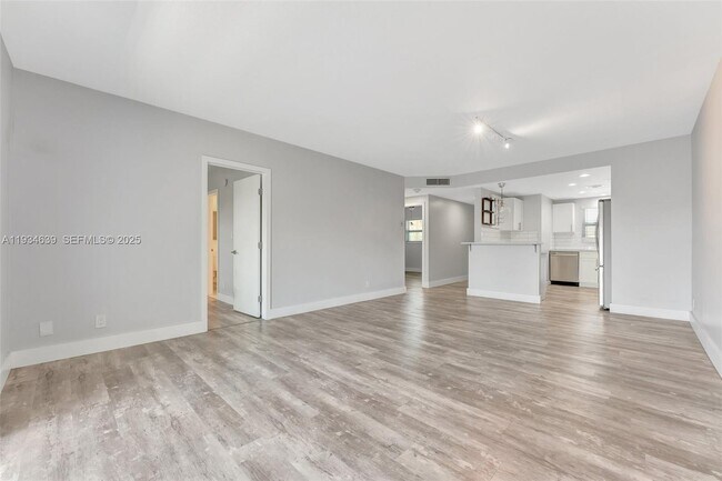 Building Photo - 1400 NE 57th Ct