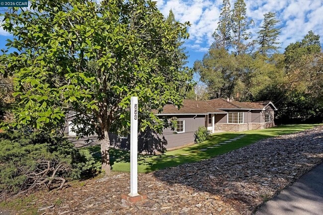 Building Photo - 553 Miner Rd