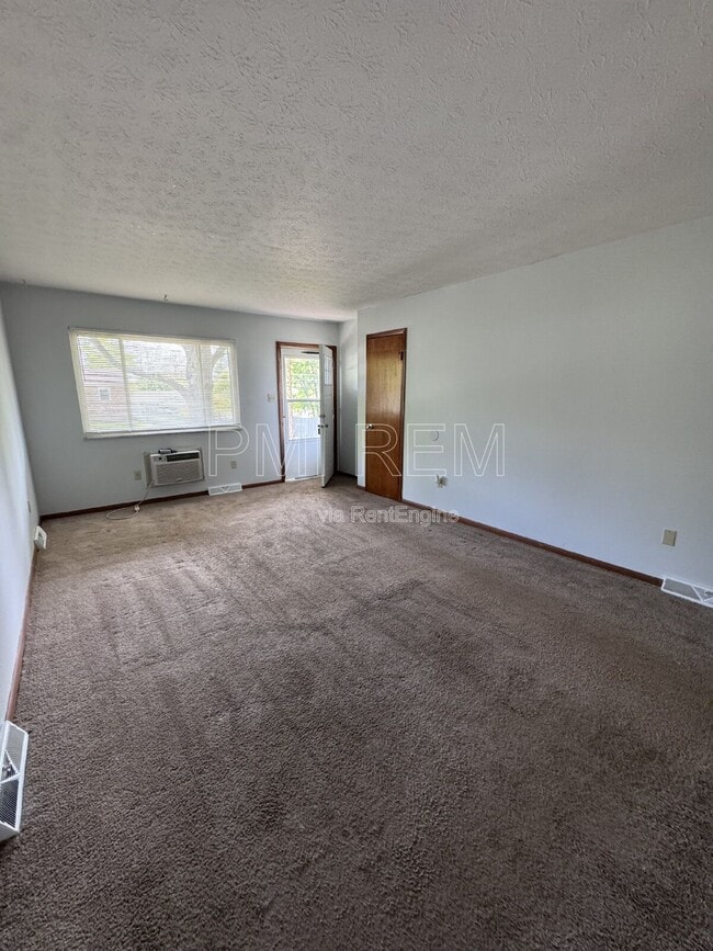 Building Photo - 4020 Vira Rd
