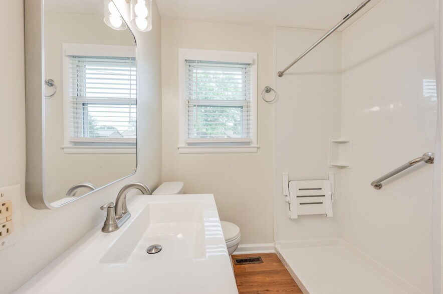 Building Photo - 5003 Hasty Dr