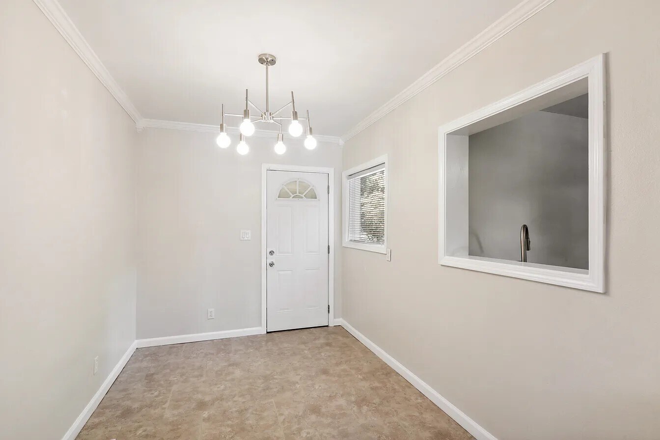 Building Photo - 1268 Eastland Rd SE