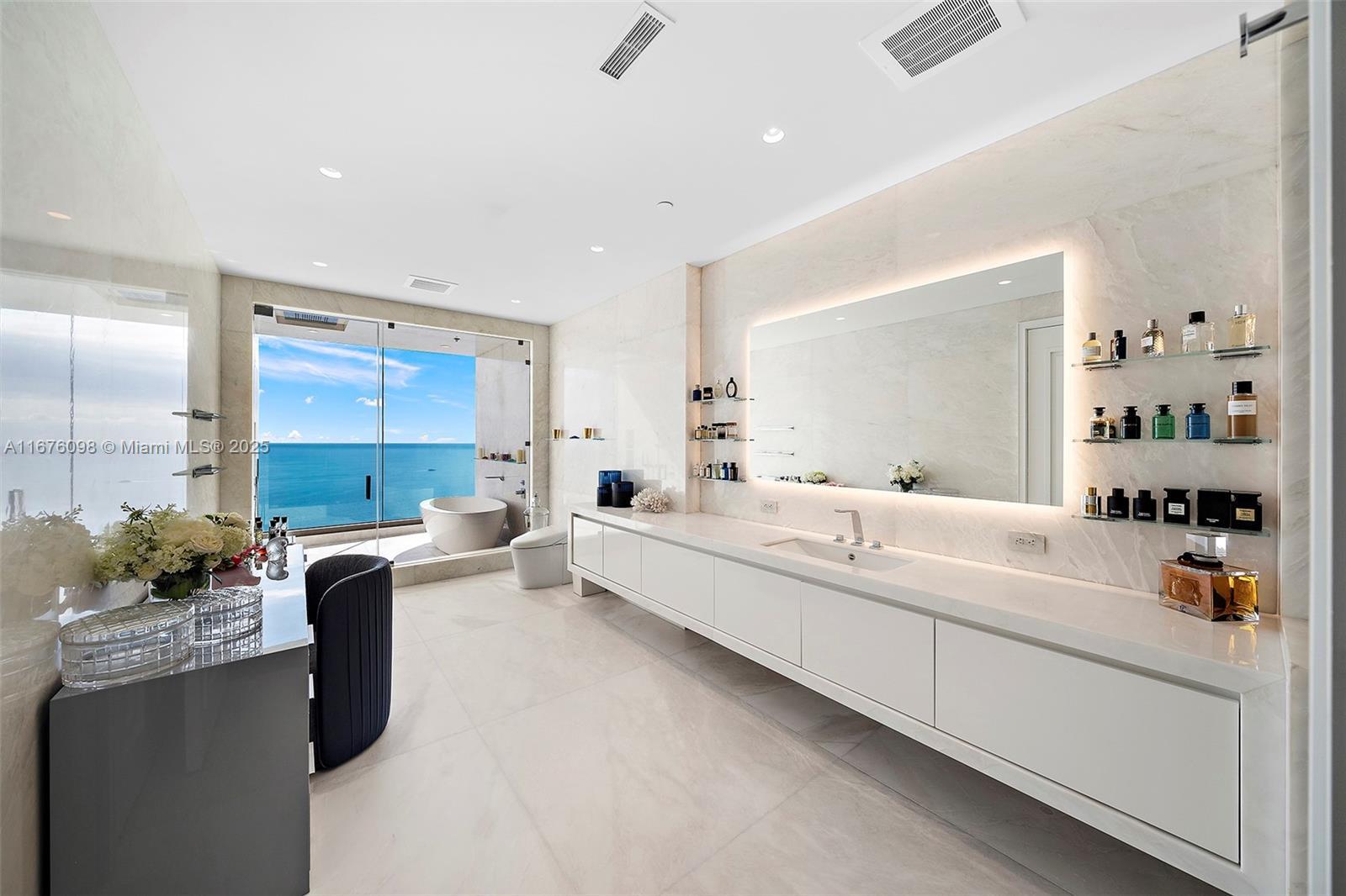 Building Photo - 17901 Collins Ave