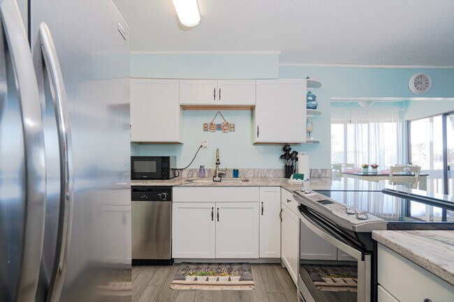 Building Photo - 4000 Gulf Terrace Dr