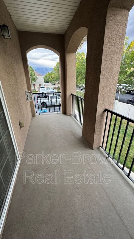 Building Photo - 61 S Clayton Ct