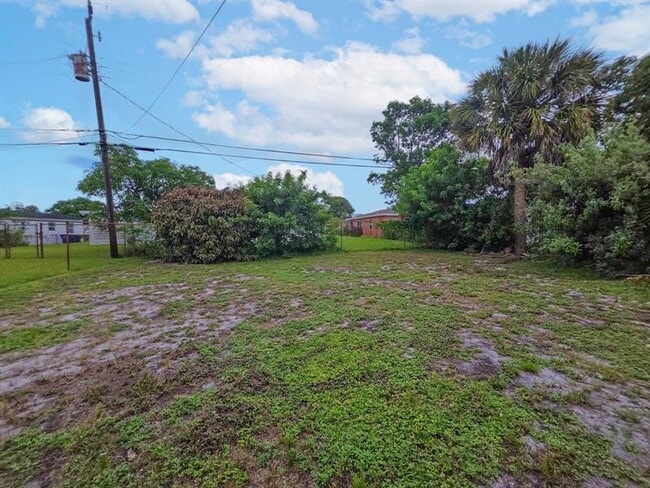 Building Photo - 416 NW 19th Ave