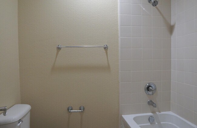 Building Photo - 35579 Domani Dr