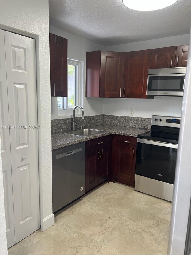 Building Photo - 2670 W 76th St