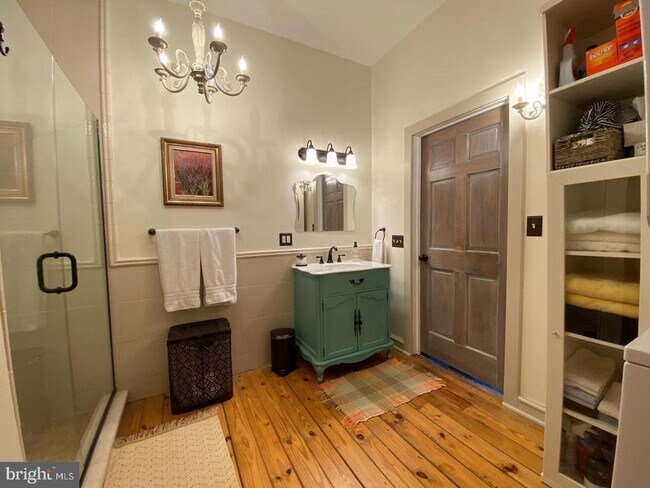 Building Photo - 828 N Hancock St