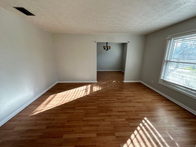 Building Photo - Home for Rent in Arlington 4-Bedroom, 2-Bathroom