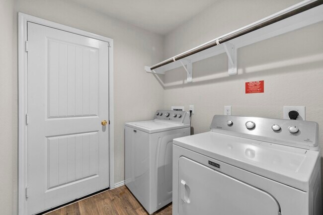 Building Photo - 8303 Amaryllis Ct