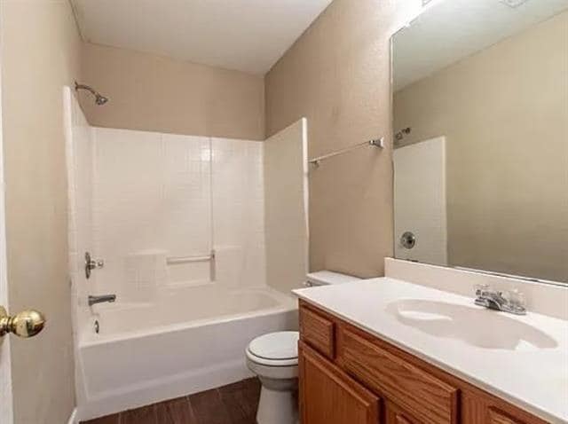 Building Photo - 816 W Colony Dr