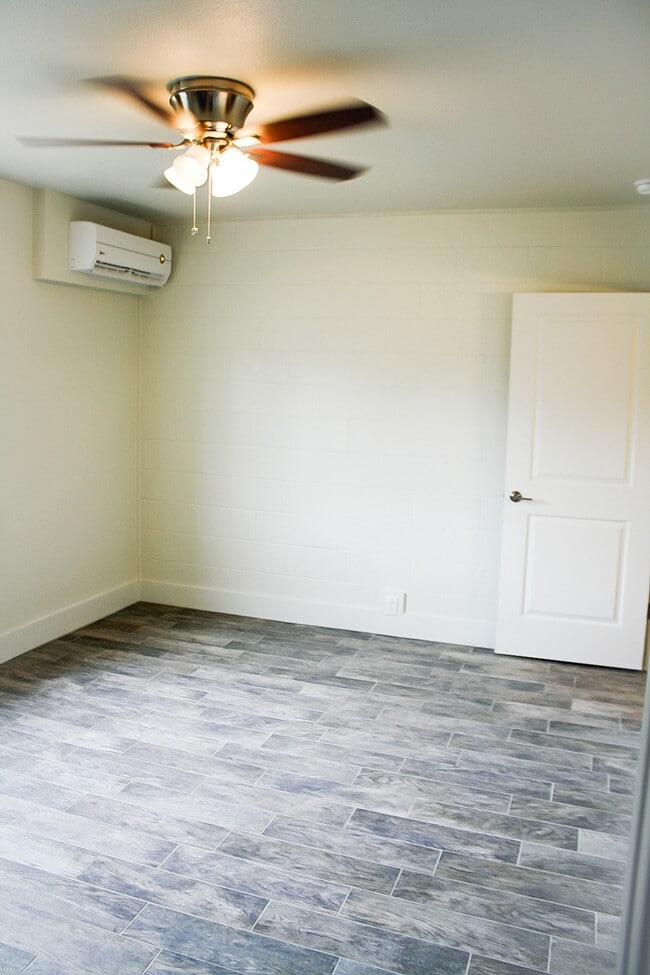 Building Photo - 1624 Sealy Ave