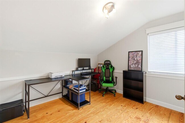 Building Photo - 185 Sampson
