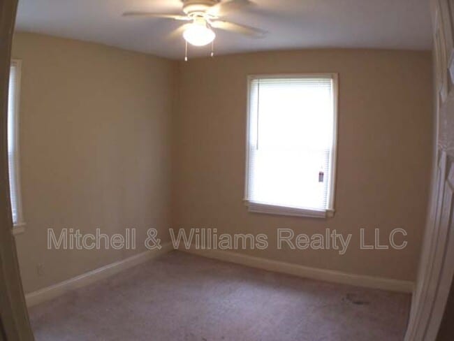 Building Photo - 3533 Pinecrest St