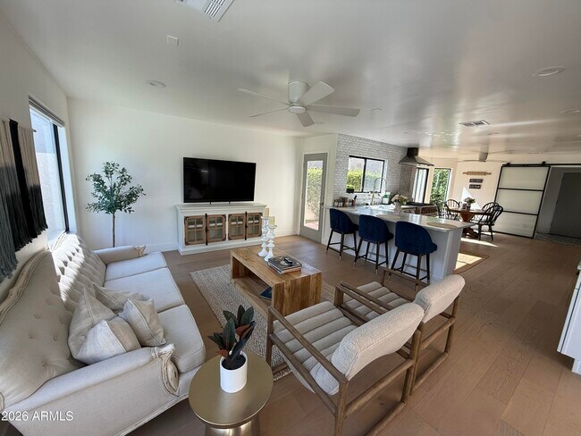 Building Photo - 7285 E Las Palmaritas Dr