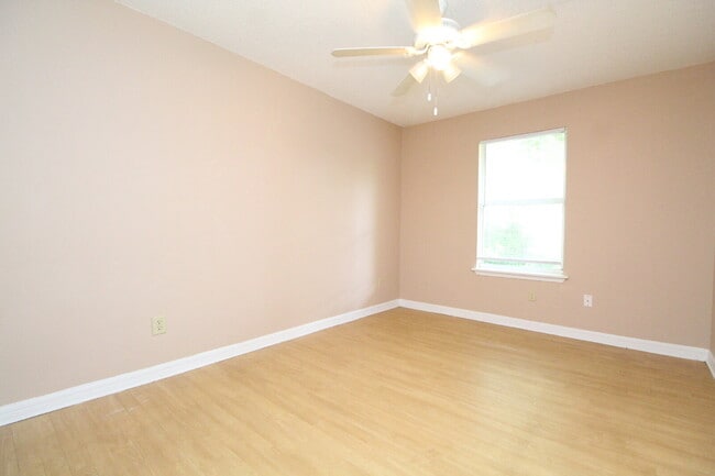Building Photo - 2BR Home with Fireplace, Fenced Yard, and ...