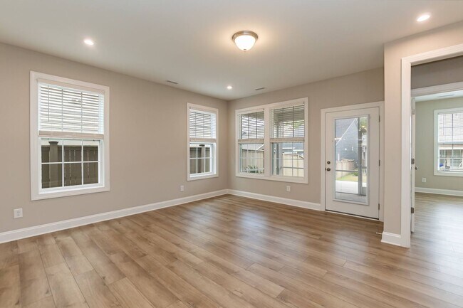 Building Photo - 1014 Greatland Rd