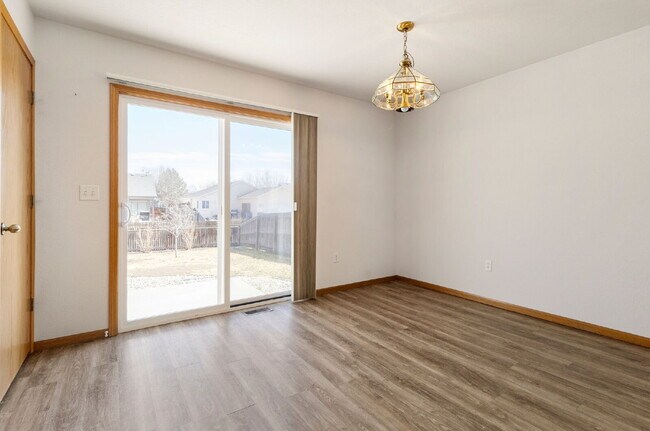 Building Photo - Great Ranch in the heart of Loveland!