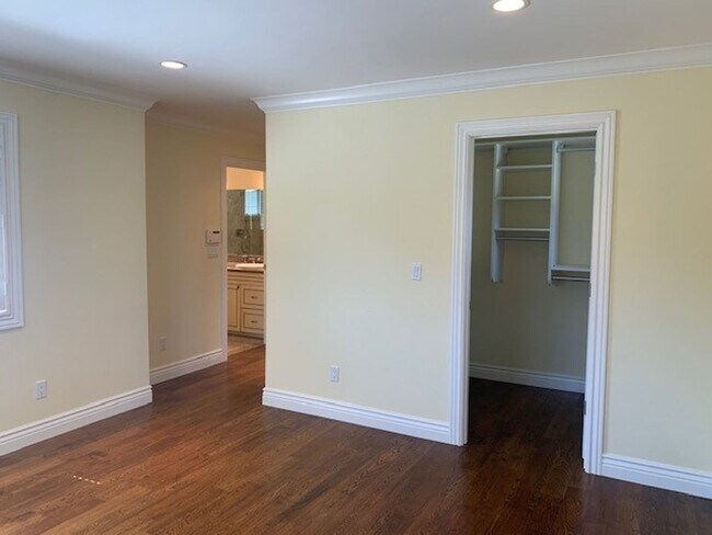 Building Photo - Beautiful Home Downtown Menlo Park