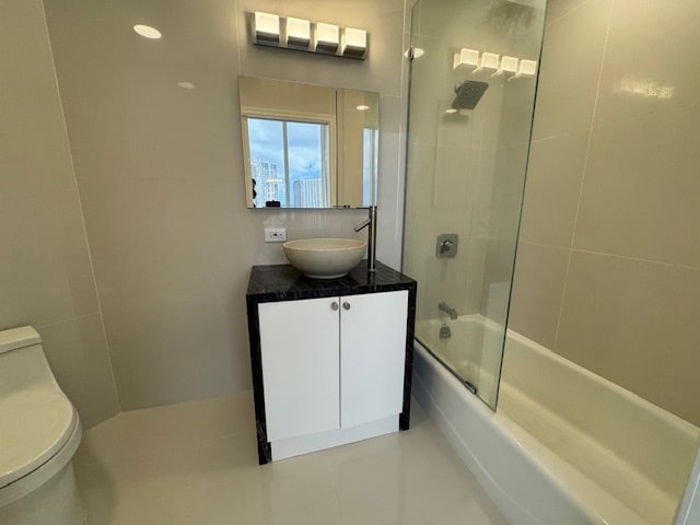 second room bathroom - 725 Kapiolani Blvd