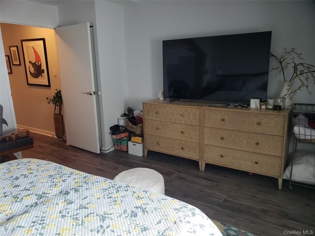 Building Photo - 100 W Broadway