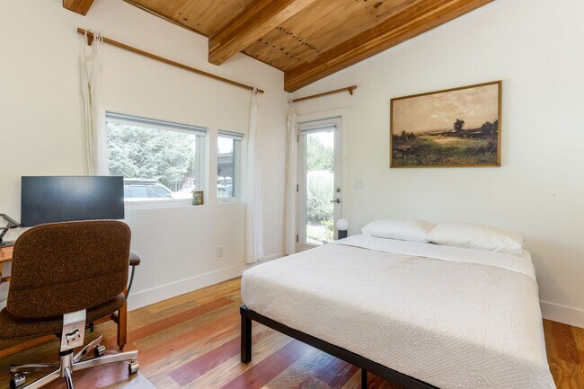 Building Photo - Furnished 2 Bed 2 Bath on Bend's Westside