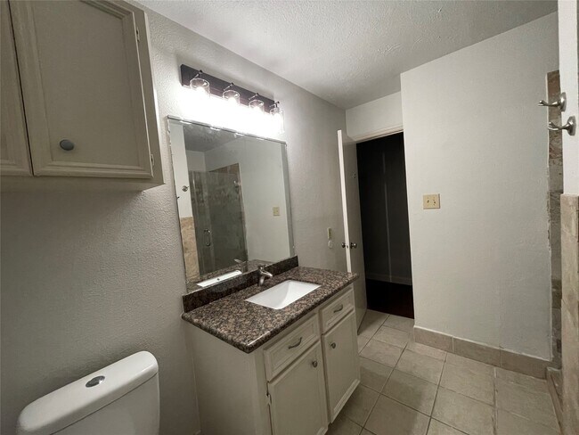 Building Photo - 22310 Rangeview Dr