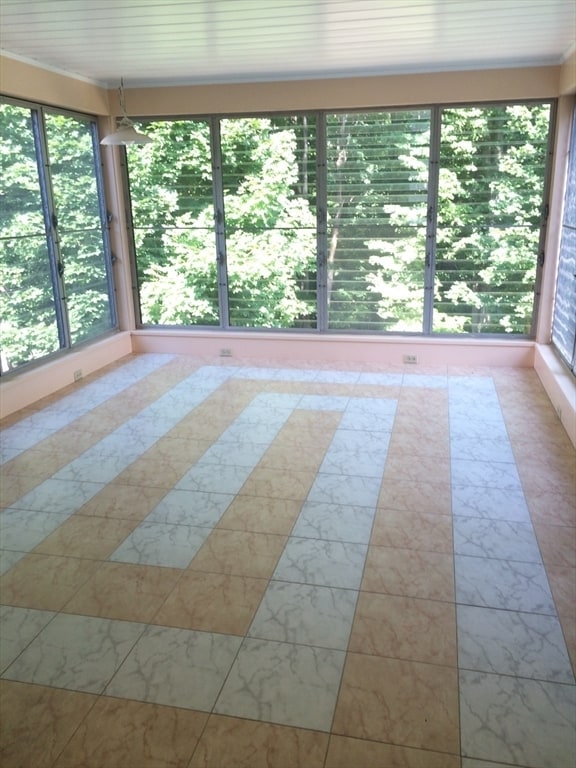 Building Photo - 83 Helena St