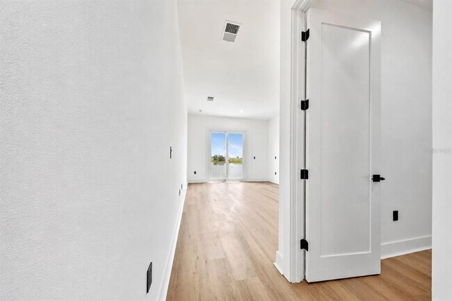 Building Photo - 156 Caladium Ave