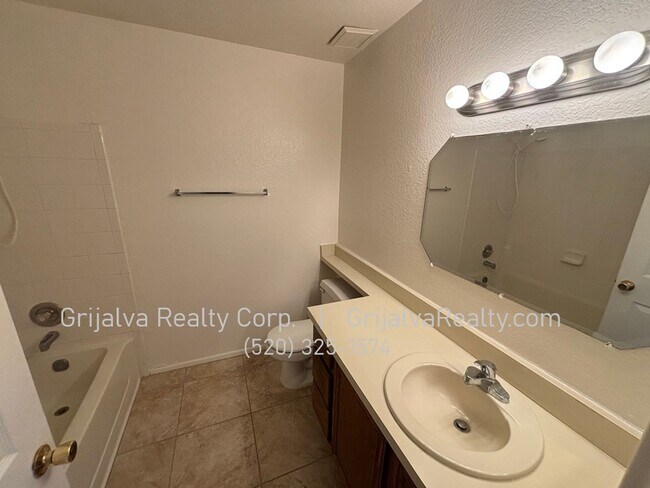 Building Photo - 3 Bedroom House in Midvale for Rent (Drexel/Midvale Park)