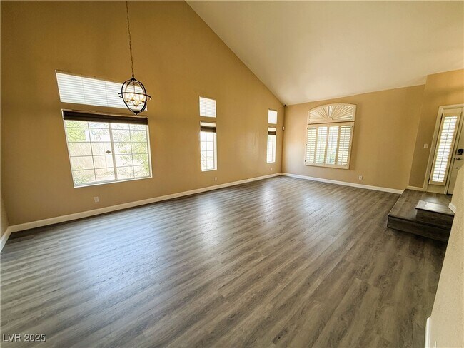 Building Photo - 2113 Desert Pines St
