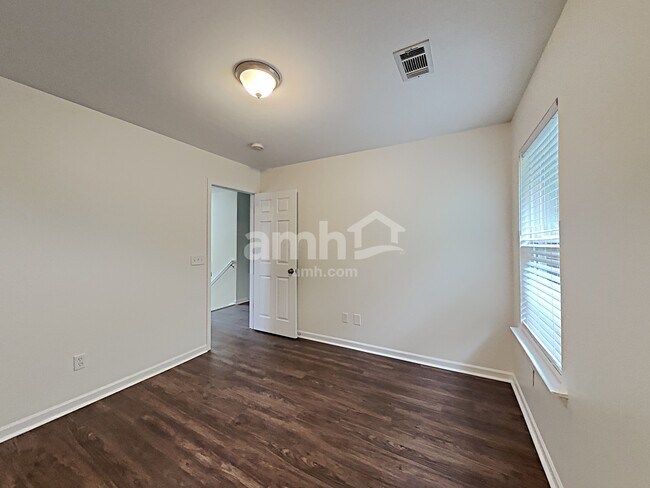 Building Photo - 407 Howell Crossing