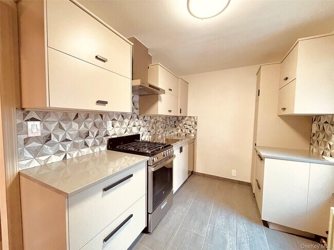 Building Photo - 78-26 79th St