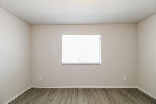 Building Photo - 2430 Flathead Dr