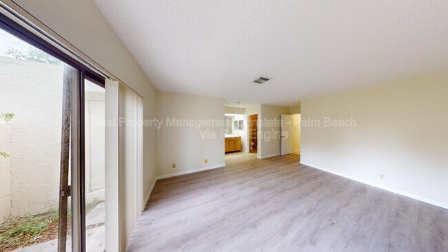 Building Photo - 3149 Kingswood Terrace