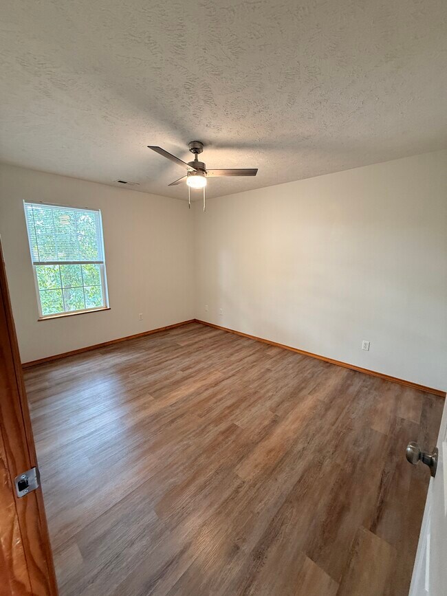 Building Photo - 1106 W Farmer St