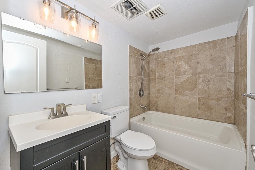 Building Photo - 1211 N Frances St