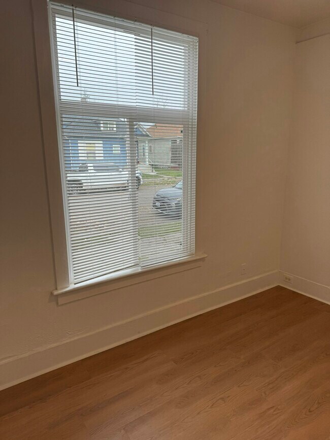 Building Photo - 2203 W Mallon Ave