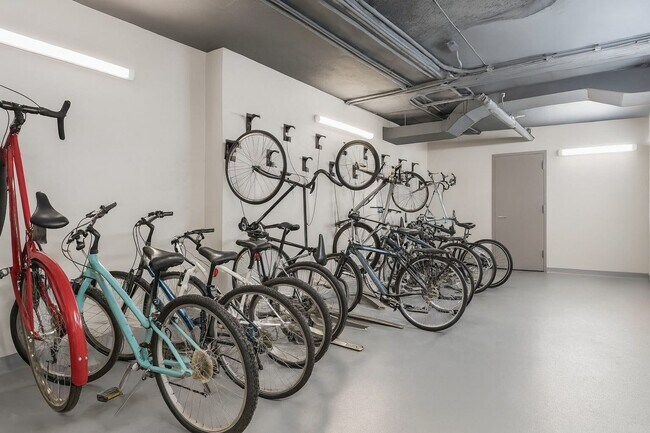 Building Photo - 609 W 137th St