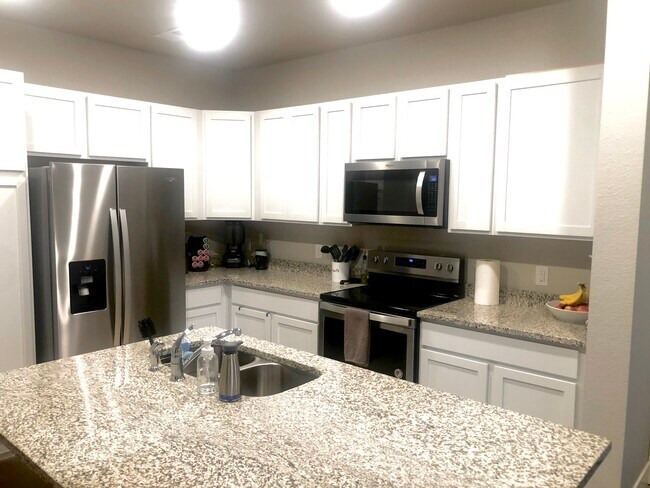 Kitchen - 981 S Sable Blvd