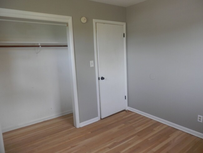 Building Photo - Great 2 Bedroom Duplex In SW Columbia!