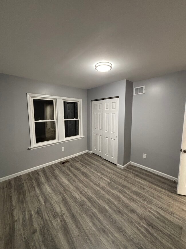 Building Photo - 2410 Cedar Ave