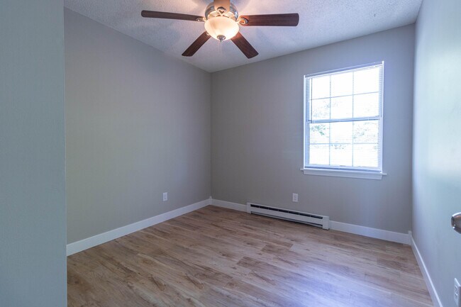 Building Photo - 1635A W Amos Dr