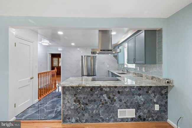 Building Photo - 2913 Collins Ave