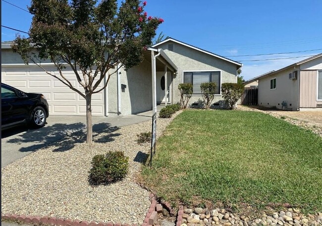 Building Photo - Fairfield, 3 bed/2 bath home $2400