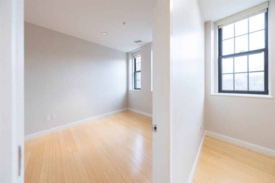 Building Photo - 490 Harrison Ave