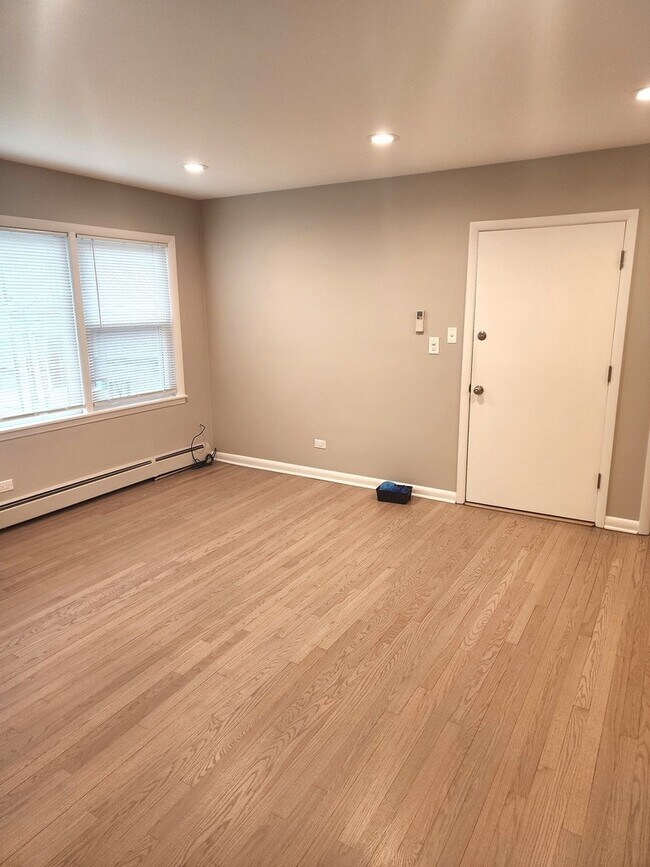 Building Photo - 5910 W Gunnison St