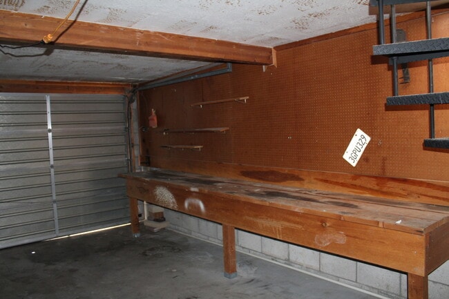 Building Photo - Remodeled 3 Bed 2 Bath Long Term Rental!