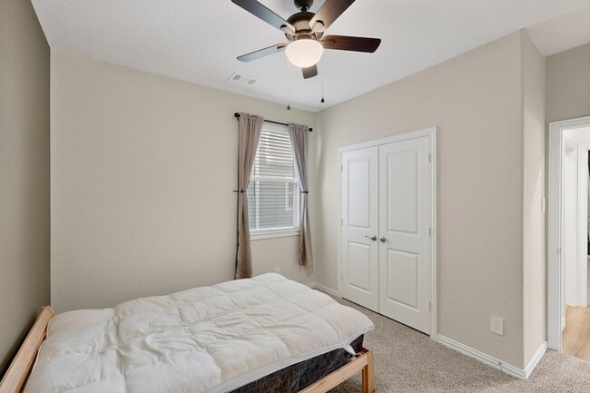 Building Photo - 2927 Brittlebush Dr