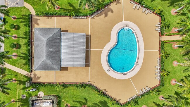 Building Photo - 486 Fanshaw L